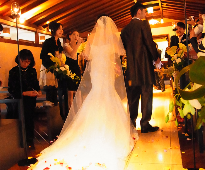 結婚式を着物で祝う